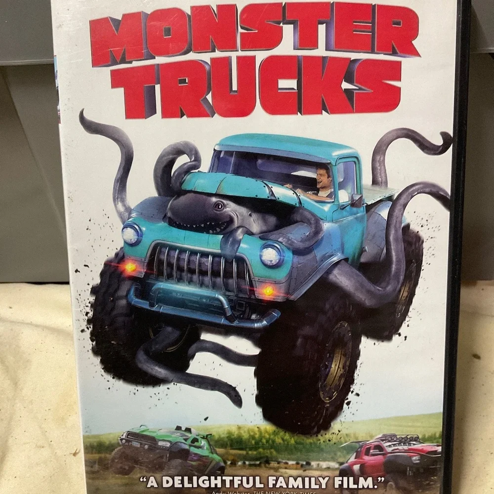 DVD - Monster Trucks.  V192